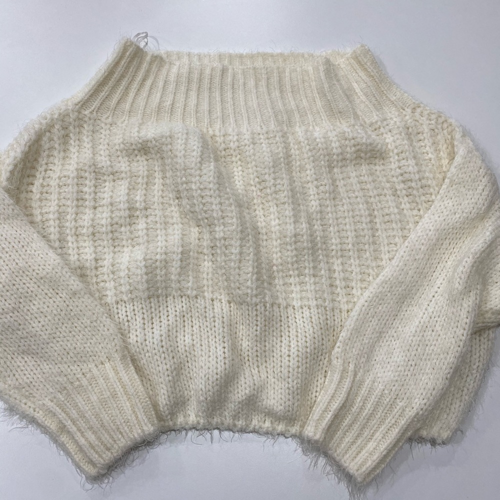 Crop Turtle Neck.